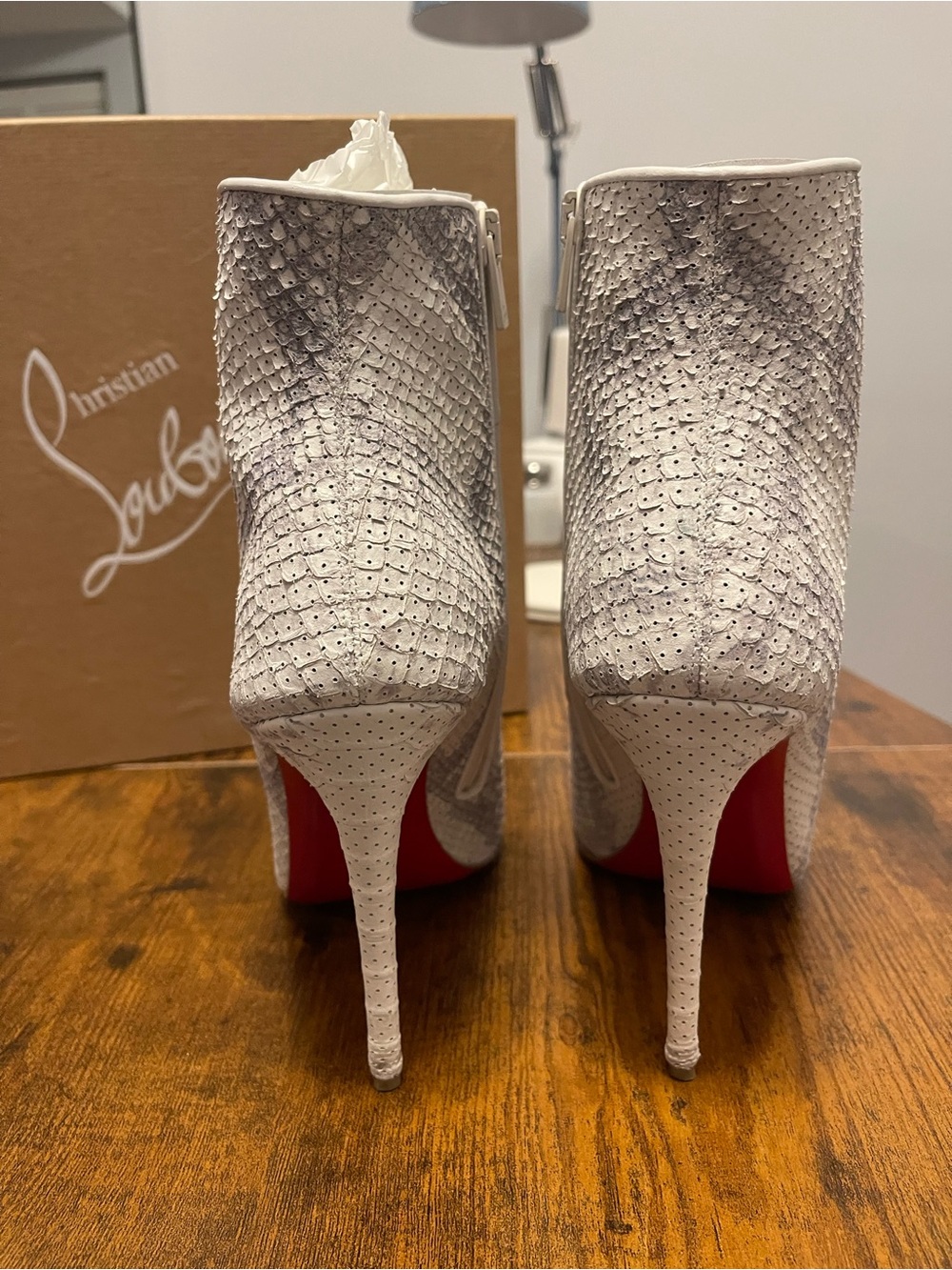 Christian Louboutin White Snake Skin Textured Pointed-Toe Ankle Boots - Picture 4 of 7